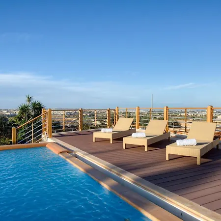 Munqar Villa *