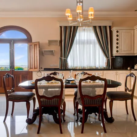 Munqar Villa *