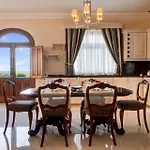 Munqar Villa *